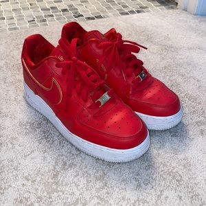 Nike Air Force 1 ‘07 Essential University Red Gold